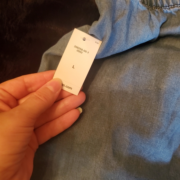 GAP Chambray Shorts - Picture 3 of 3